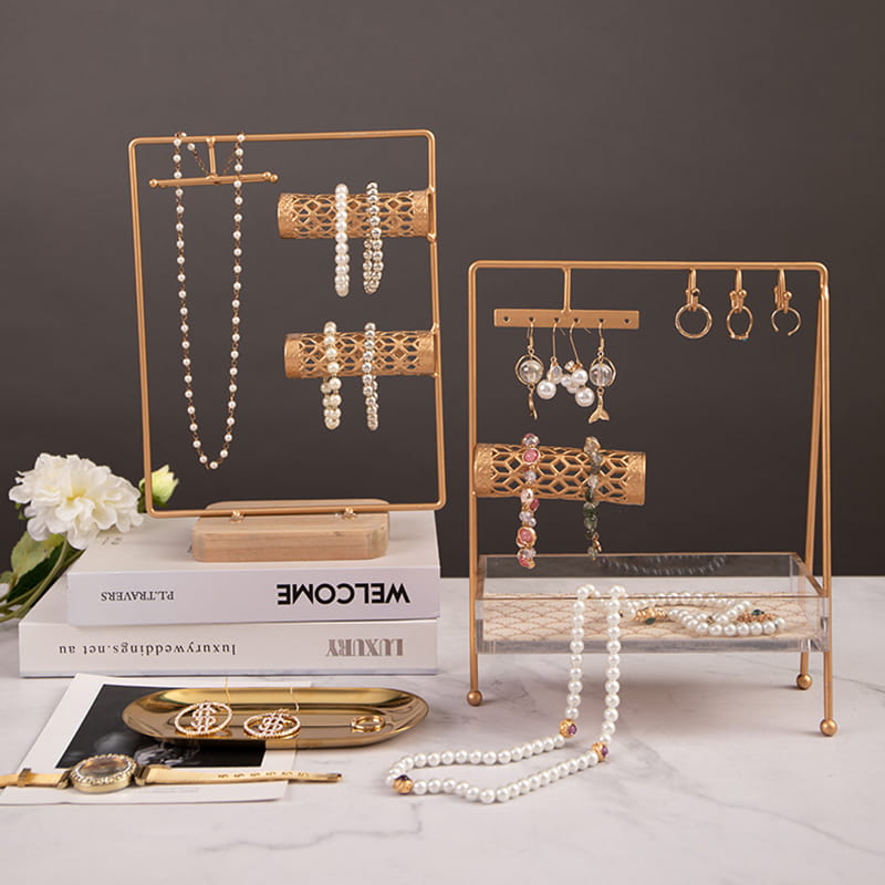 Smyckesställ i metall