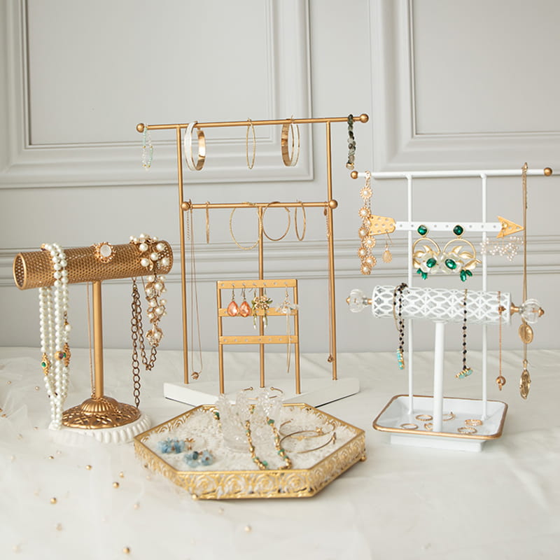 Armbandsställ med förvaringsfack